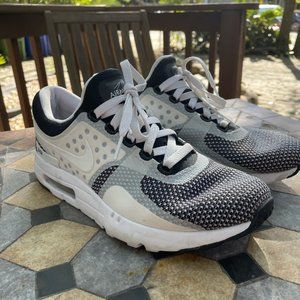 NIKE Air-Max in White